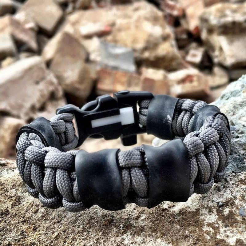 VIKENNIA Men's Minimalist Paracord Bracelet - Adjustable, Durable, Survival Ready, With Stainless Steel Shackle - View #4