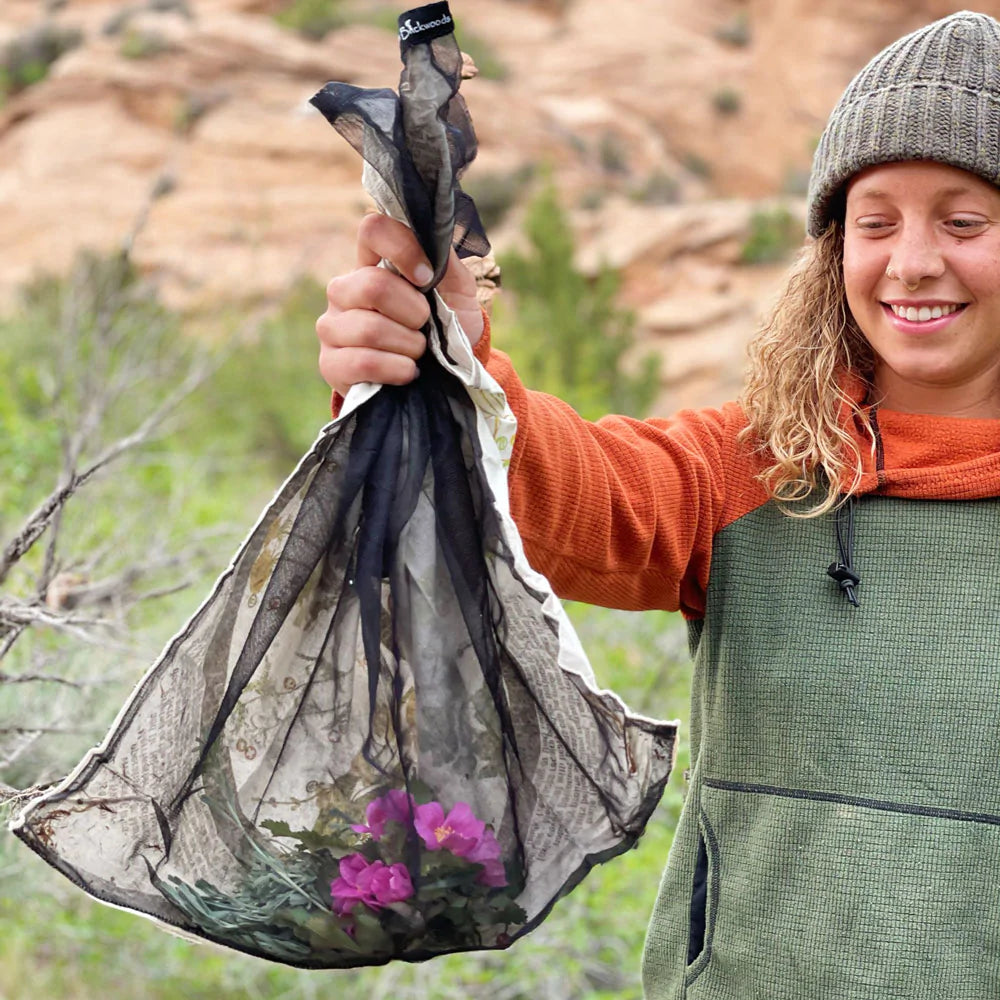 Foraging Bandanet by Wazoo Survival Gear